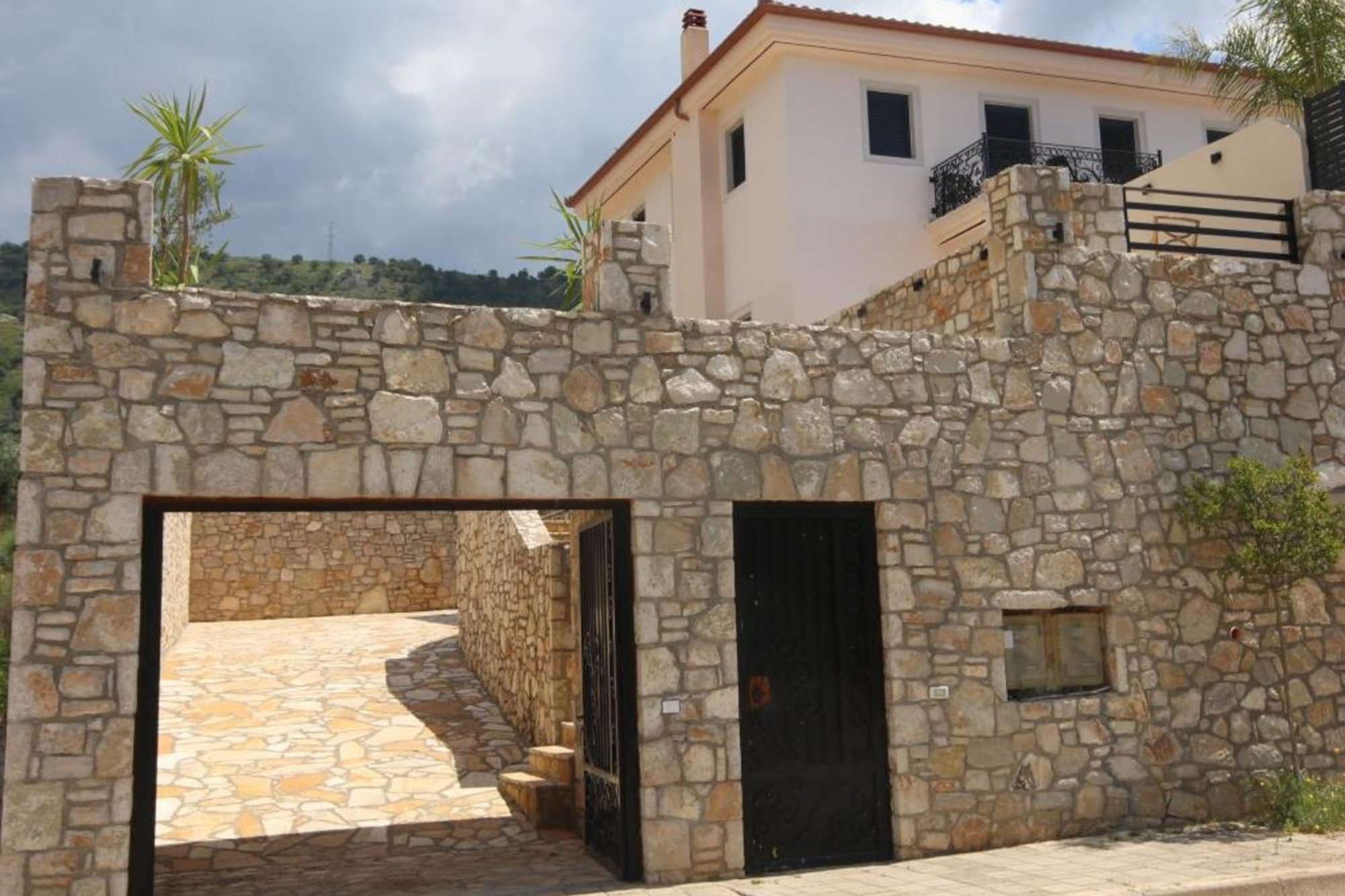 Vila Mario Himare 1
